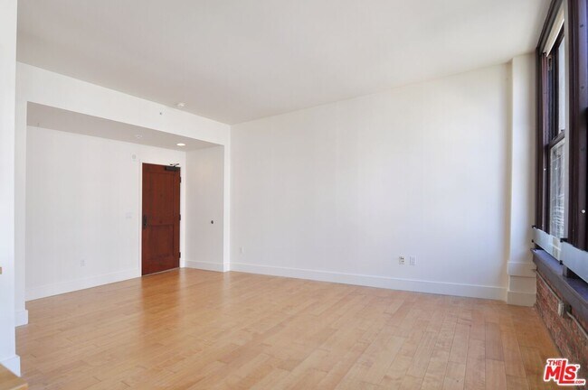 Foto del edificio - 460 S Spring St
