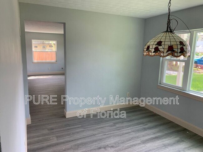 Foto del edificio - 5575 NE 30th St