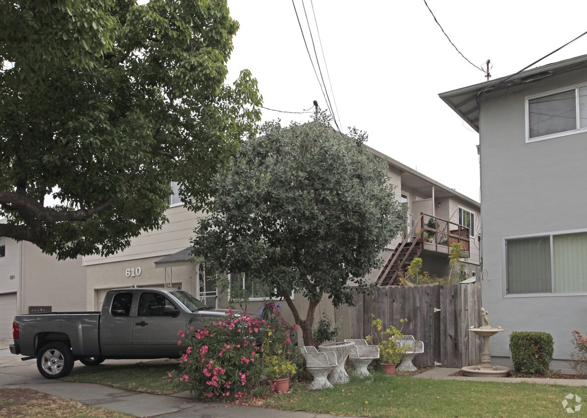 Foto del edificio - 610 Hopkins Ave