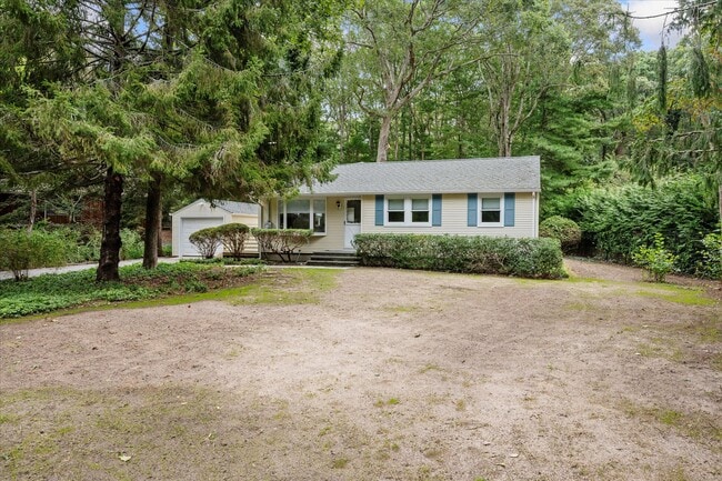 Building Photo - 115 W Cove Rd