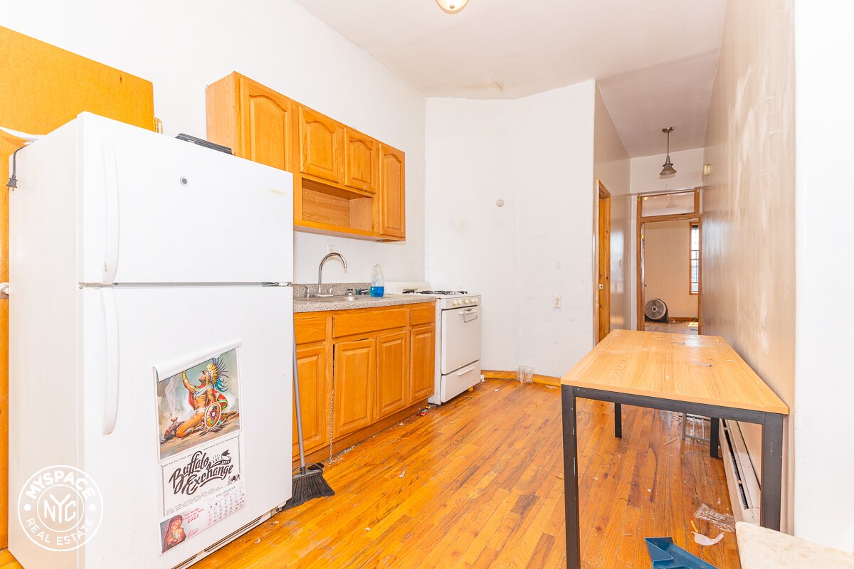 Foto principal - 655 Bushwick Ave