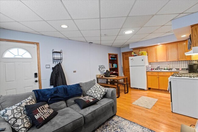 Foto del edificio - 7136 Windsor Ave
