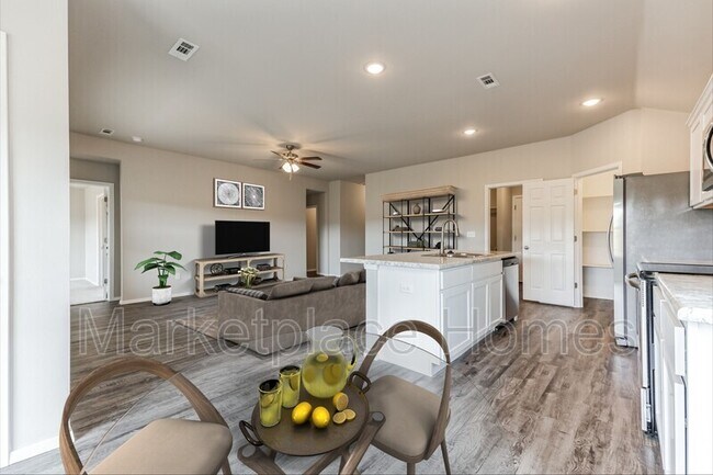 Foto del edificio - 8008 Dogwood Dr