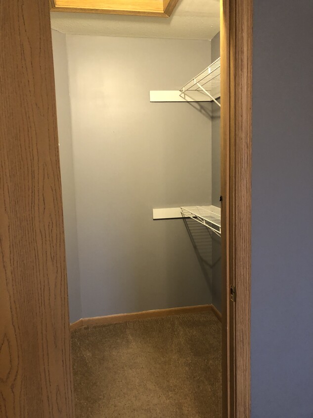Walk-In Closet - 7601 E 95th Ter