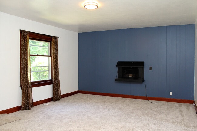 Building Photo - Adorable Oregon City 3 Bedroom Bungalow w/...