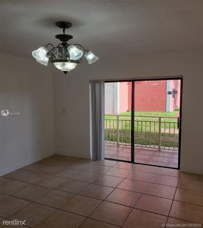 Foto del edificio - 8425 NW 8th St