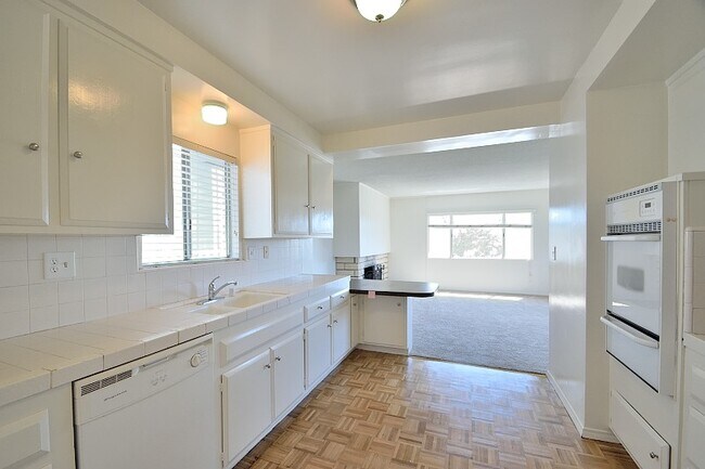 Building Photo - 4557 W 171st St