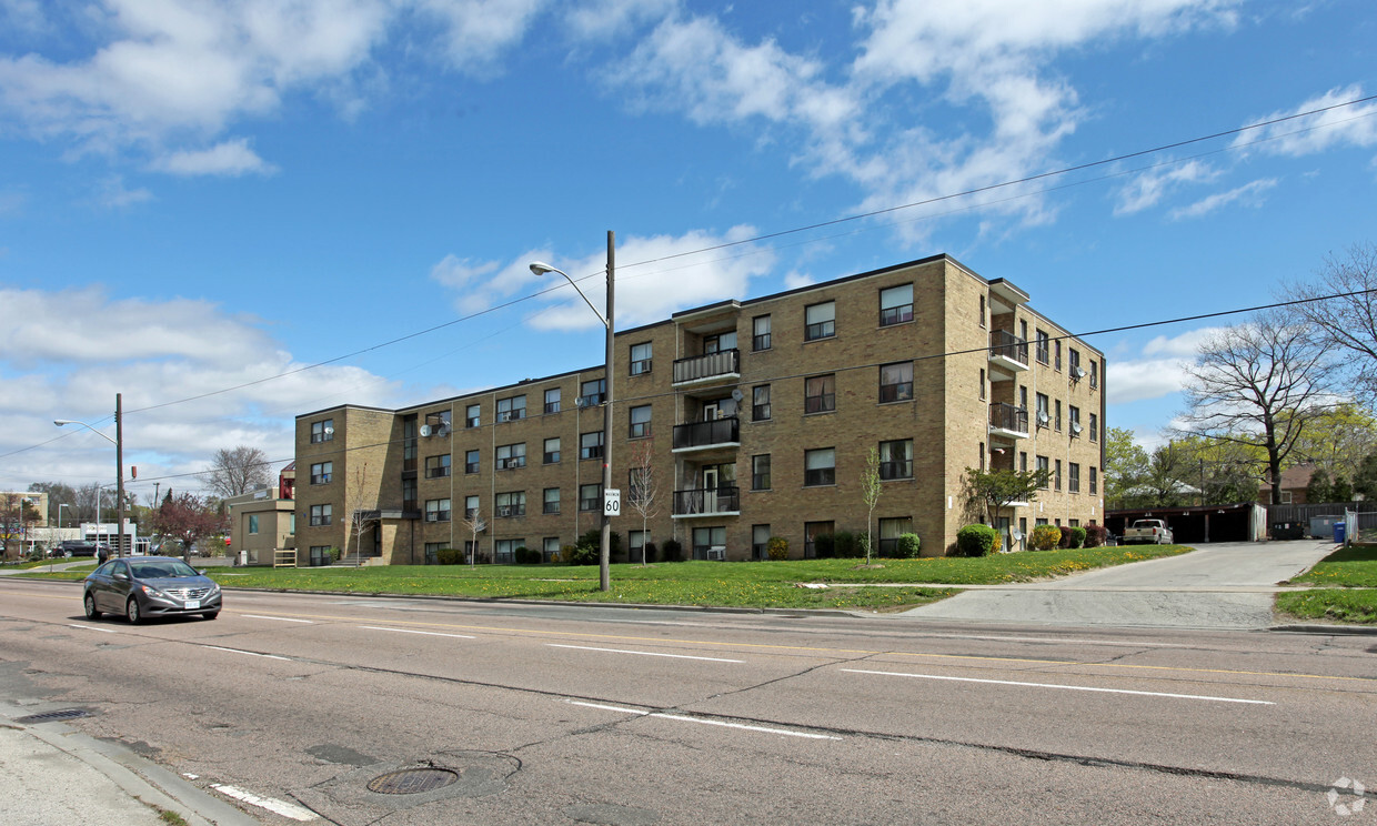 Primary Photo - 1689 Victoria Park Ave