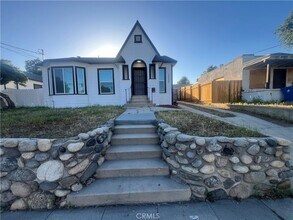 Building Photo - 10322 Plainview Ave