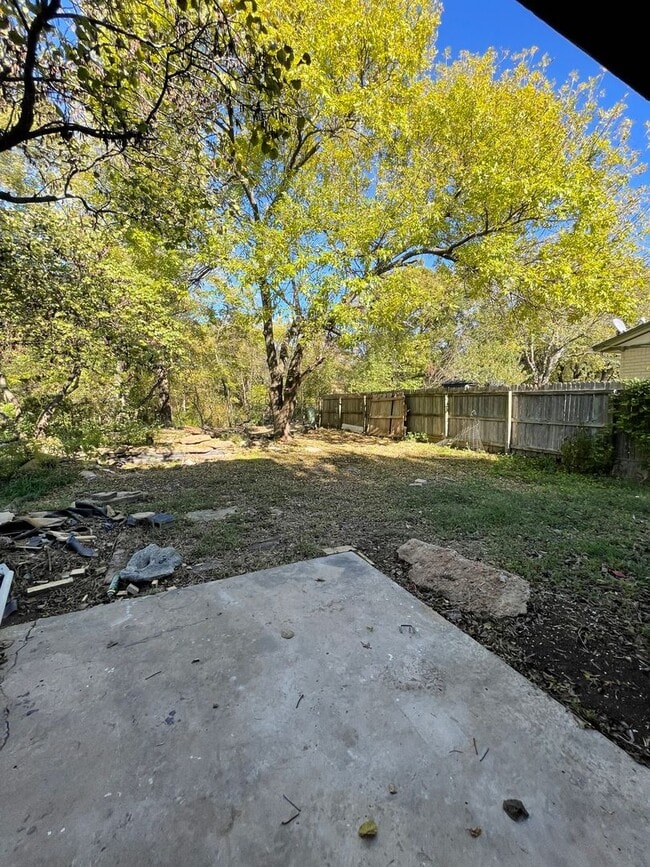 Building Photo - 3 Bed 2 Bath, 2 Story House