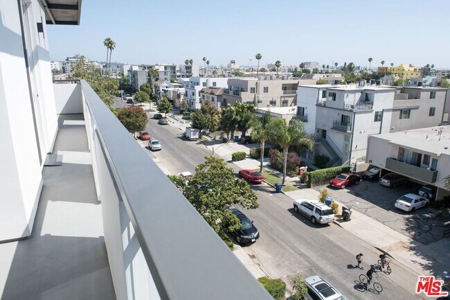 Foto del edificio - 3618 Dunn Dr