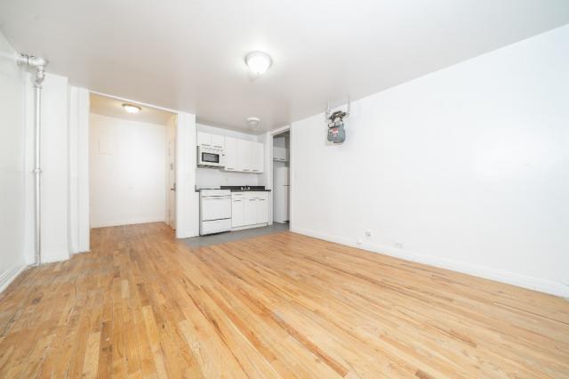 Foto principal - 1 bedroom in NEW YORK NY 10040