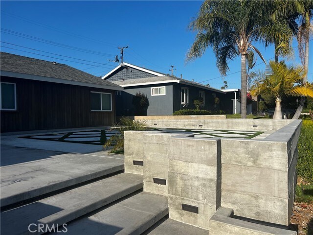 Building Photo - 18591 Oriente Dr
