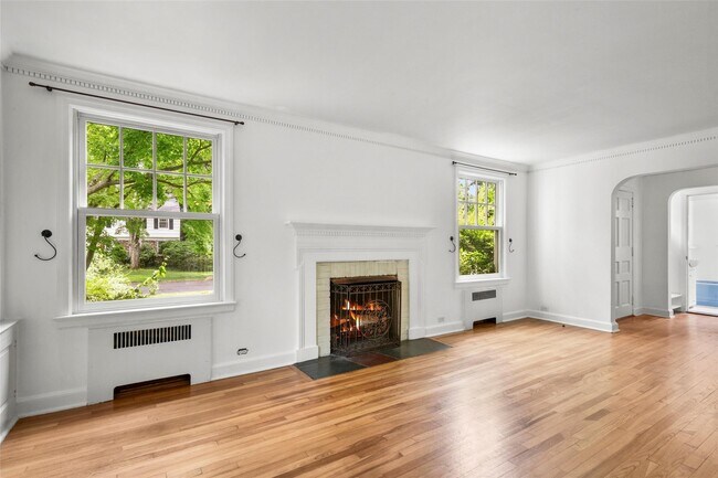 Building Photo - 721 Forest Ave