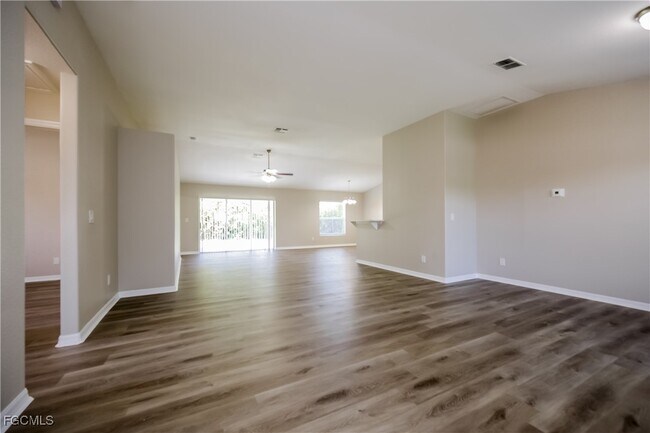 Foto del edificio - 3607 75th St W