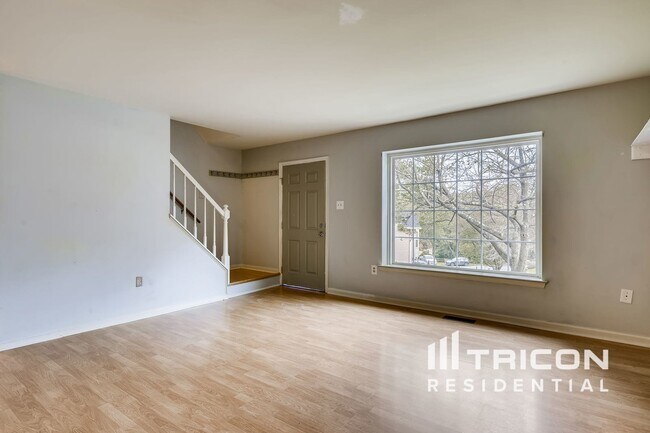 Foto del edificio - 10803 Glade Ct