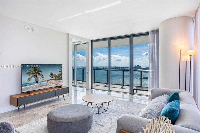 Foto del edificio - 650 NE 32nd St
