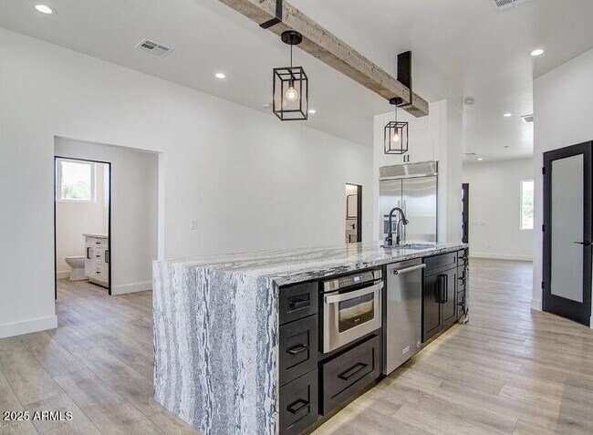 Foto del edificio - 7748 N 13th Pl