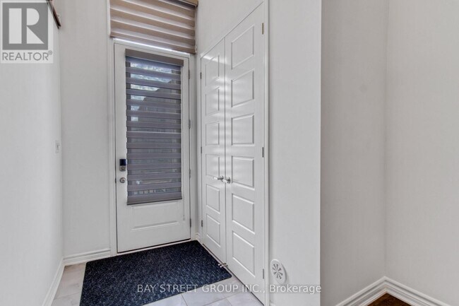 Building Photo - 1375 Kaniv St
