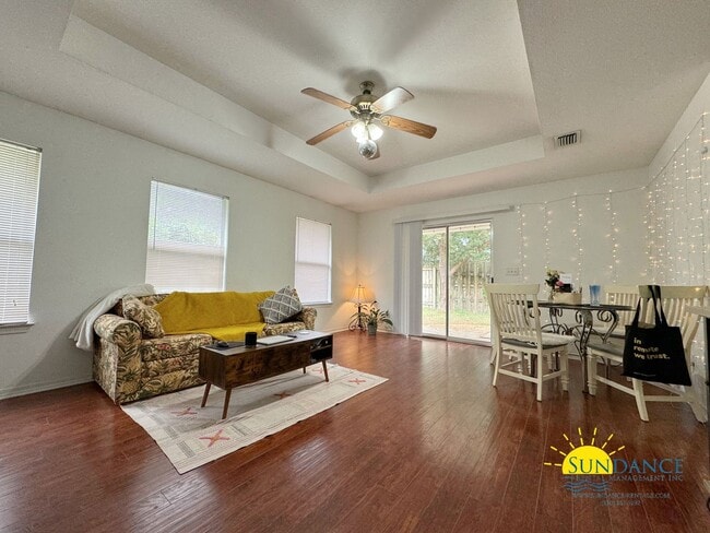 Building Photo - Downtown FWB Gem: Must-See Single Family H...