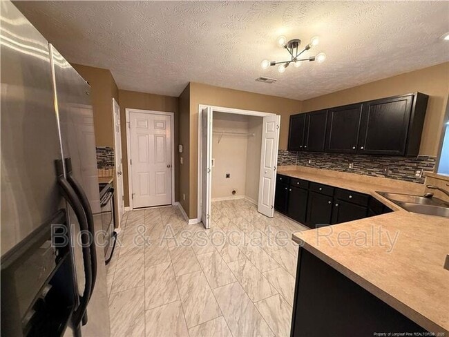 Building Photo - 68 Sunridge Dr