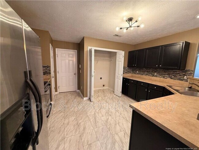 Foto del edificio - 68 Sunridge Dr