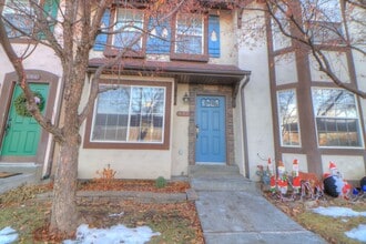 Building Photo - 892 Hamlet Cir N