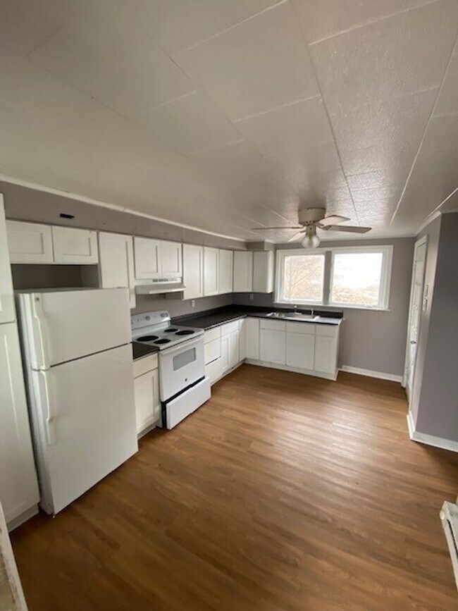 Foto del edificio - 3 bedroom 1 bathroom