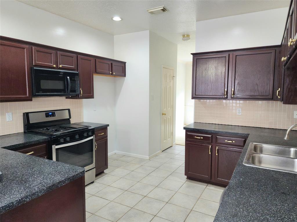 1321 El Camino Village Dr, Houston, TX 77058 Condo for Rent in
