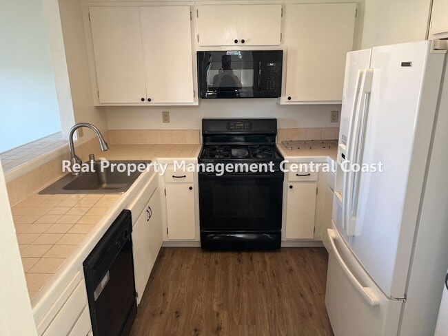 Building Photo - LEASE PENDING - 3 BED / 2 BATH, SAN LUIS O...