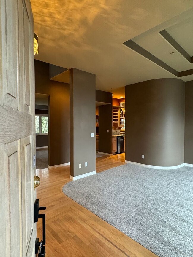 Foto del edificio - Classic modern home in Kirkland!