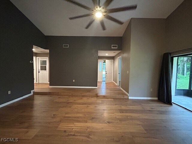 Foto del edificio - 6786 Autumn Ct