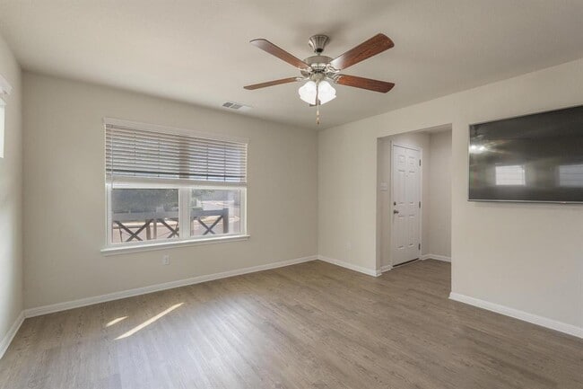 Building Photo - 18000 Malnati Dr