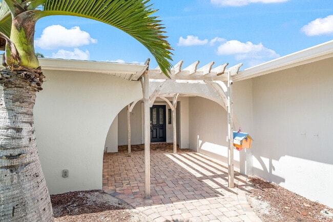 Building Photo - Direct Canal Front Home