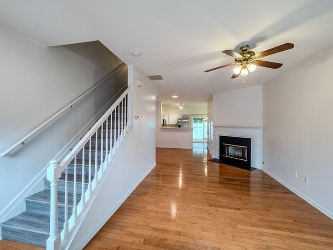 Foto del edificio - 1607 Cove Creek Cir