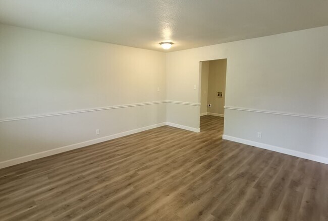 Photo - 4 Bedroom 2 bath in Valley High House