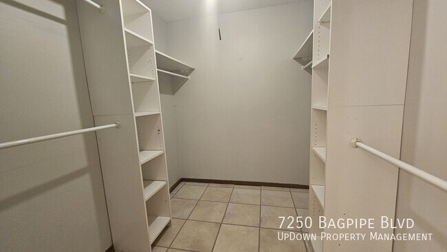 Foto del edificio - 7250 Bagpipe Blvd