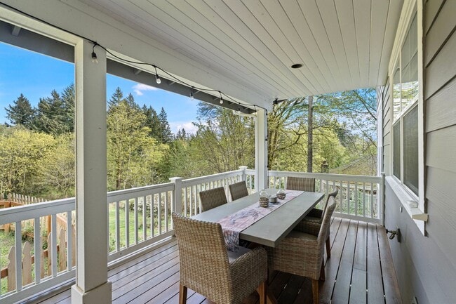 Foto del edificio - Custom Craftsman Estate on 1.5+ Sun-drenched Acres