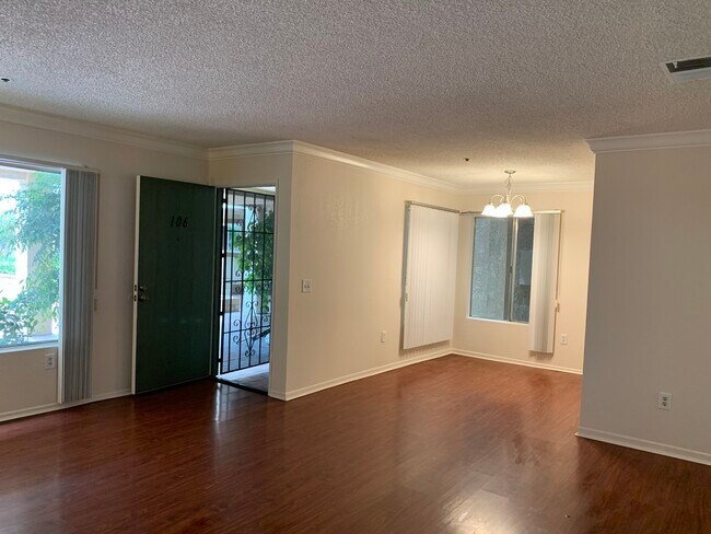 Foto del edificio - 12141 Centralia St