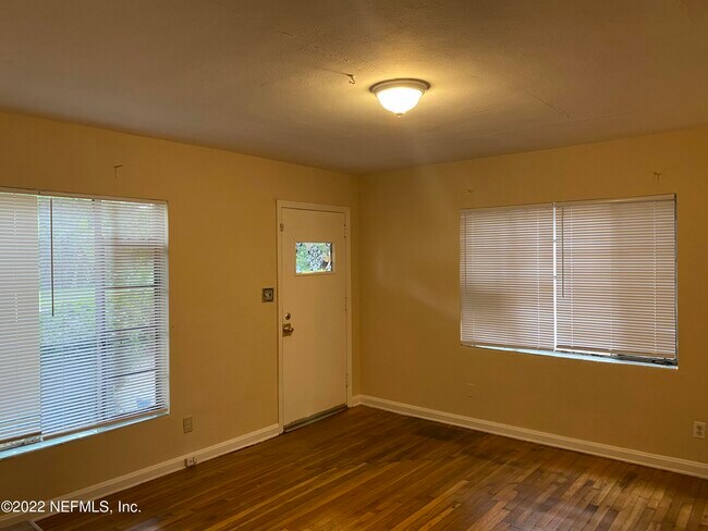 Foto del edificio - 607 Garden Cliff Ct
