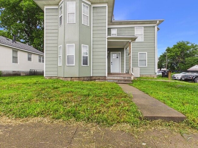 Building Photo - 323 Jackson St