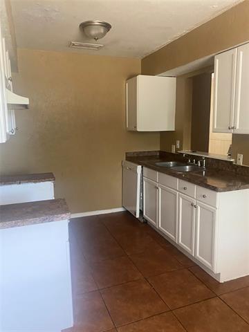 Foto del edificio - 6435 Leaning Oaks St