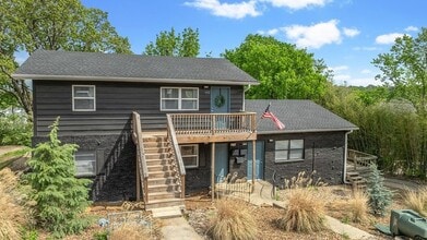 Building Photo - 830 W Caraway St