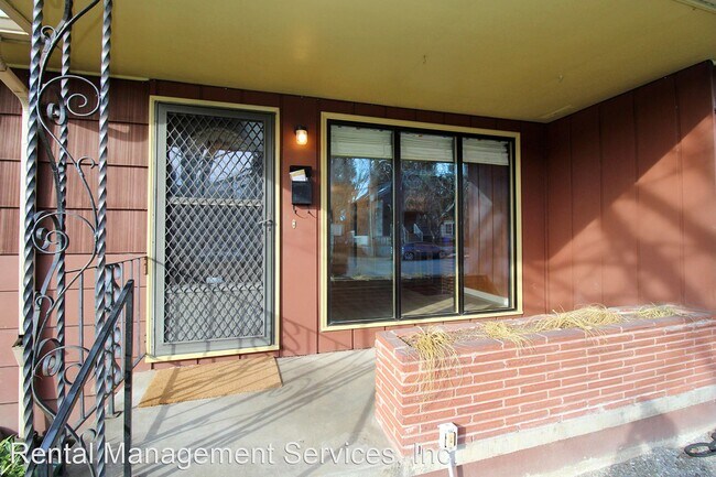 Building Photo - 2 br, 1.5 bath House - 8715 SE 31st Ave