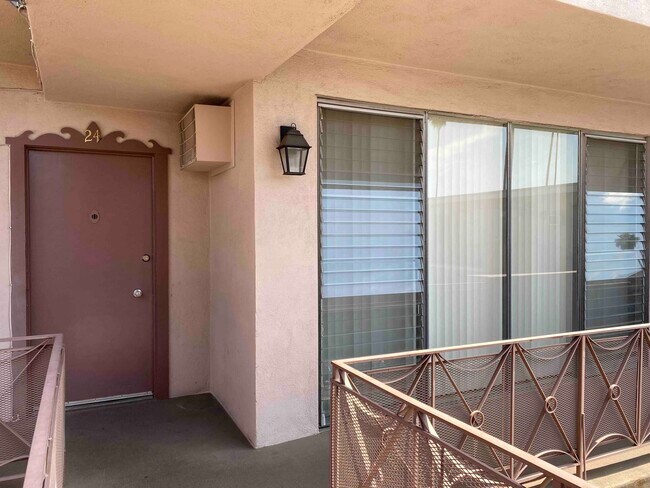 Foto del edificio - 1640 N Hobart Blvd