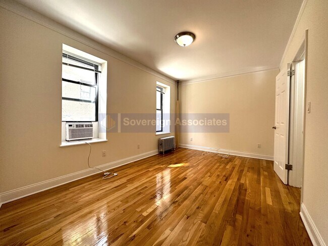 Building Photo - 105 Pinehurst Avenue