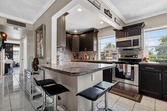 Building Photo - 48 Burgundy Ave