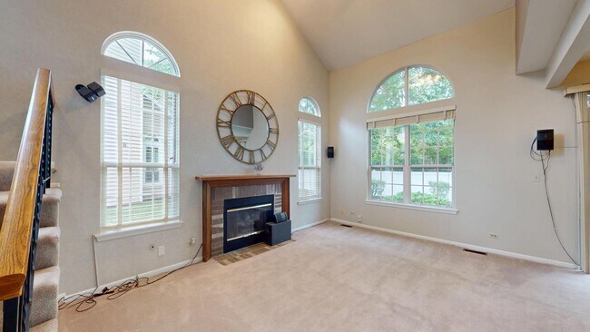 Building Photo - 1237 Cranbrook Dr