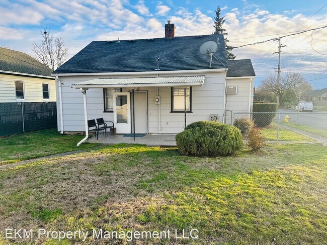 Building Photo - 2 br, 1 bath House - 722 W. 30th Street