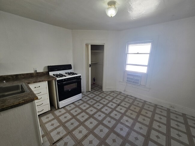 Building Photo - 1424 Grant Ave